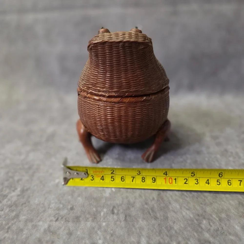 Vintage Frog Basket Wicker Rattan Lidded Storage Plastic Eyes